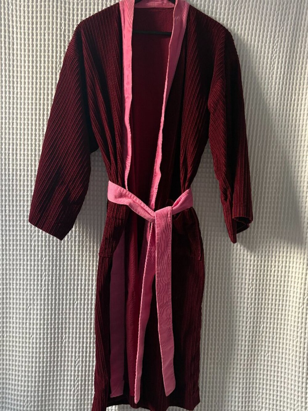 Vtg handmade burgundy corduroy bathroom with contrasting pink trim and belt READ